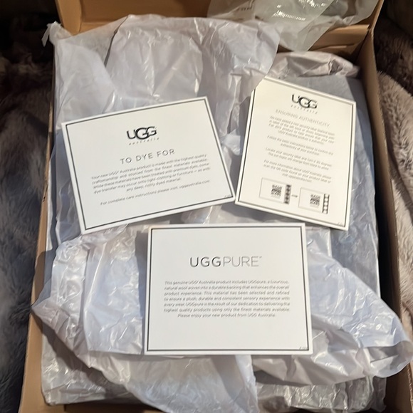BNIB Ugg Boots - Picture 5 of 5